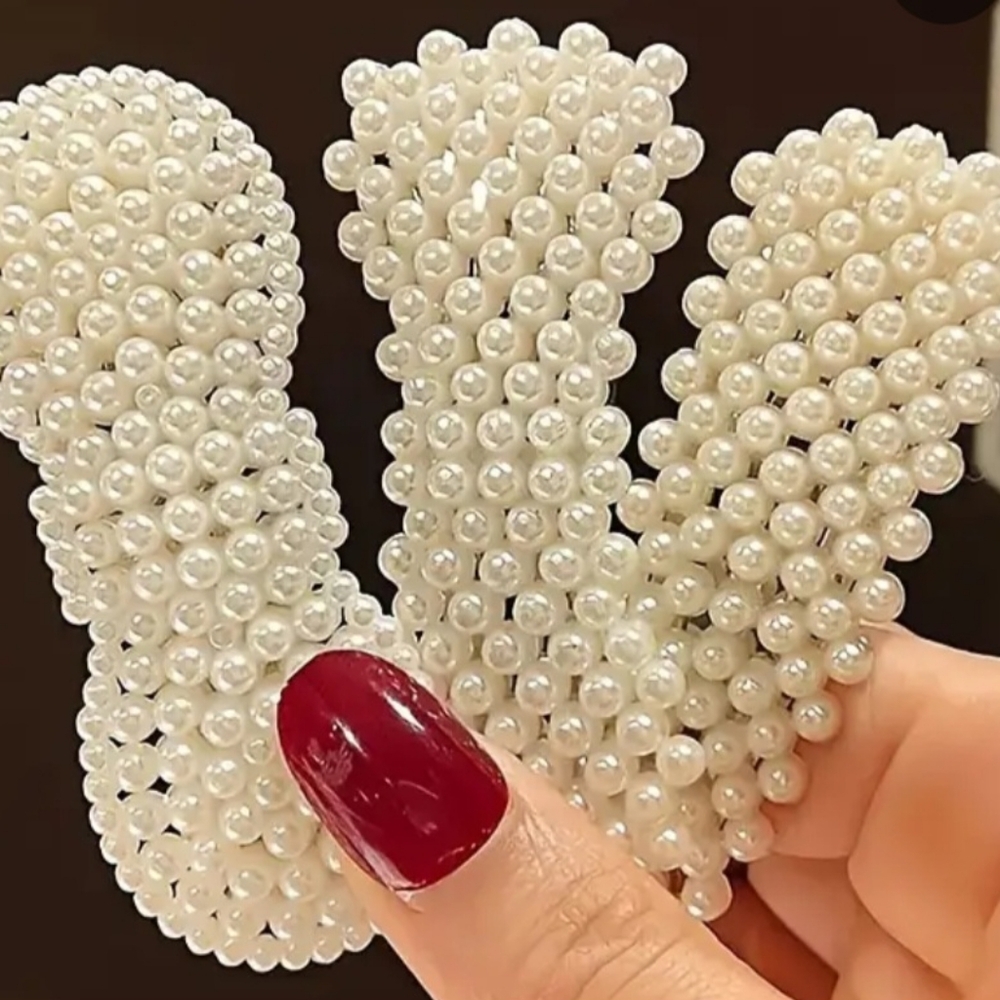 Elegant Pearl Hair Clips